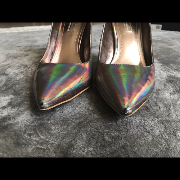✨2/$55✨Metallic BCBG heels - Picture 3 of 11